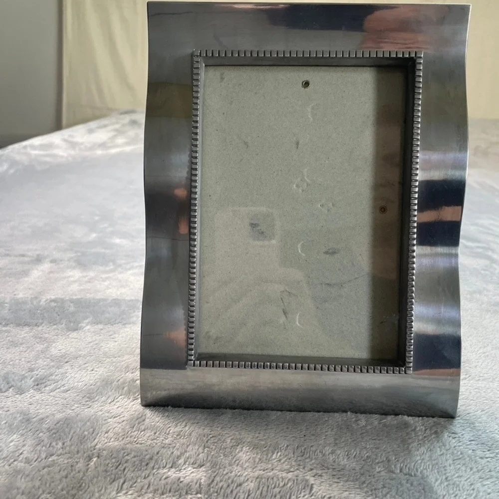 Brushed Silver Metal Wave Picture Frame 4x6 Beaded Border Modern Tabletop Decor